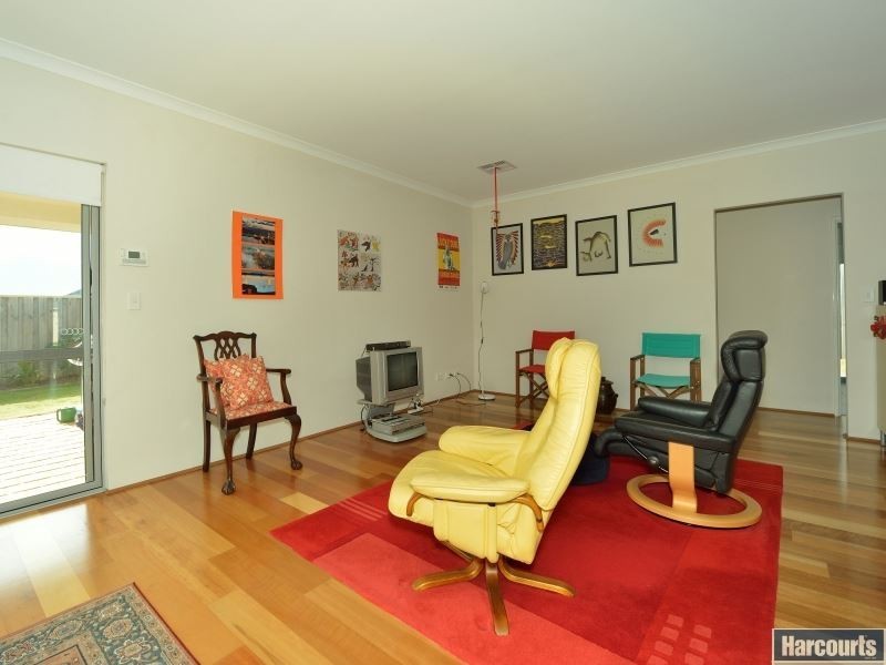 33 Marsdenia Road, Halls Head WA 6210