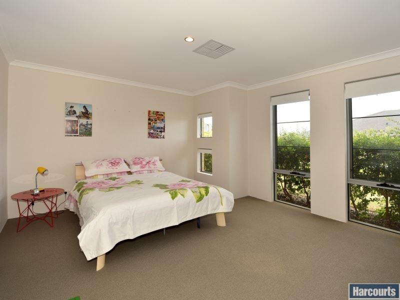 33 Marsdenia Road, Halls Head WA 6210