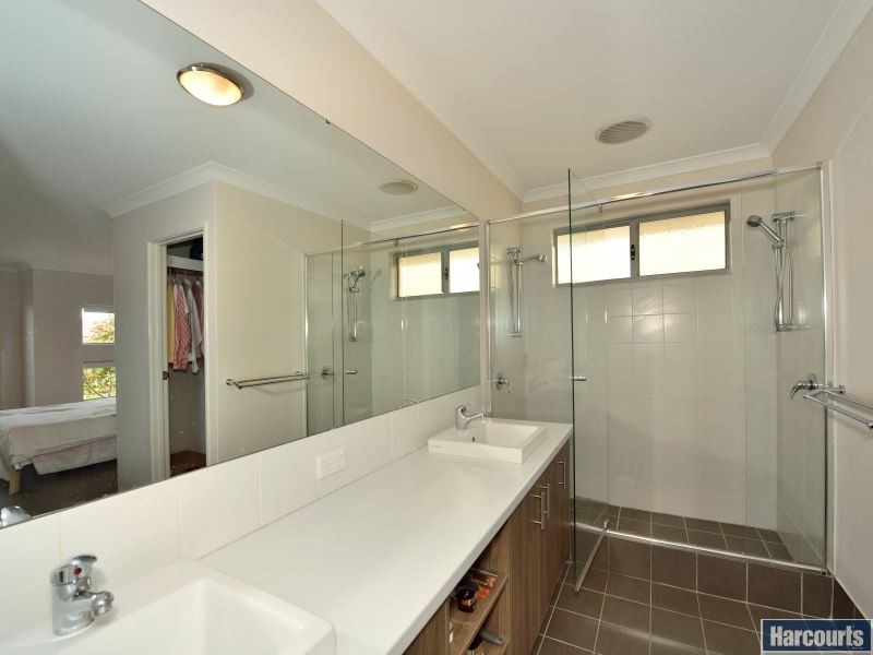 33 Marsdenia Road, Halls Head WA 6210