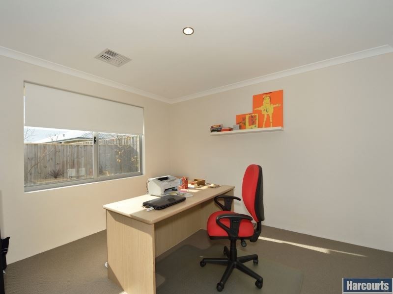 33 Marsdenia Road, Halls Head WA 6210