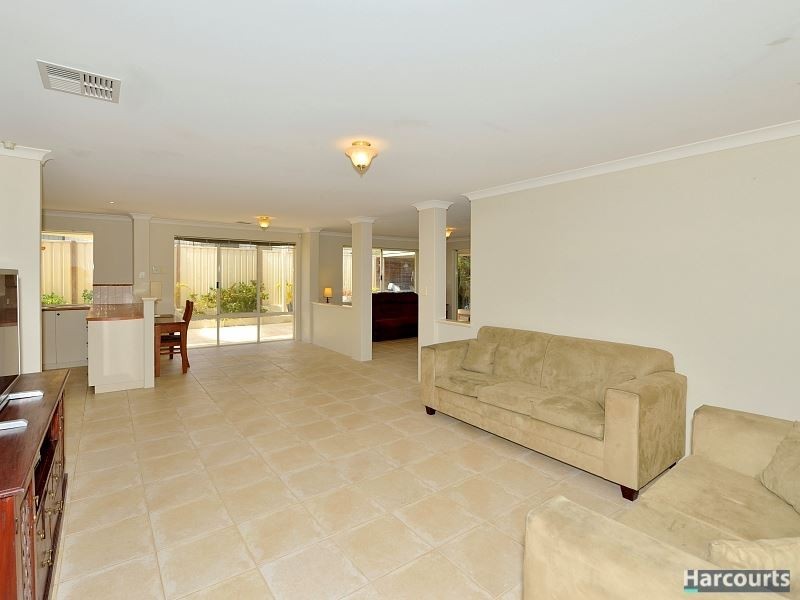 8 Heyerdahl Way, Dudley Park WA 6210