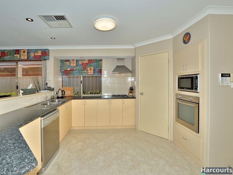 8 Petit Loop, Dudley Park WA 6210