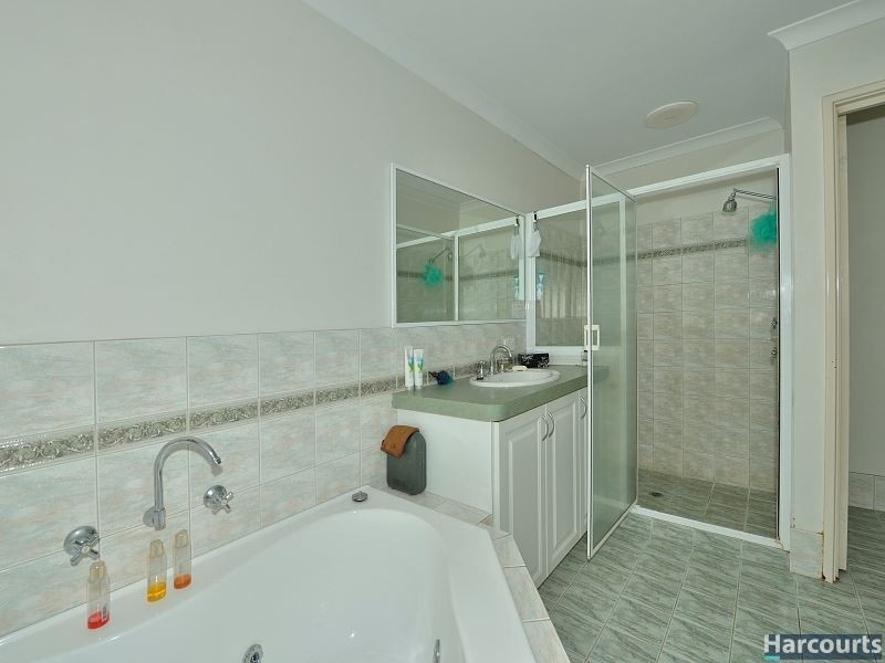 11 Scrubbird Court, Greenfields WA 6210