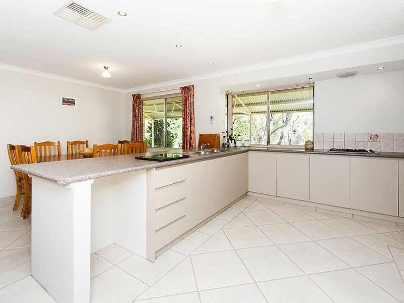 6 Russell Drive, Waroona WA 6215