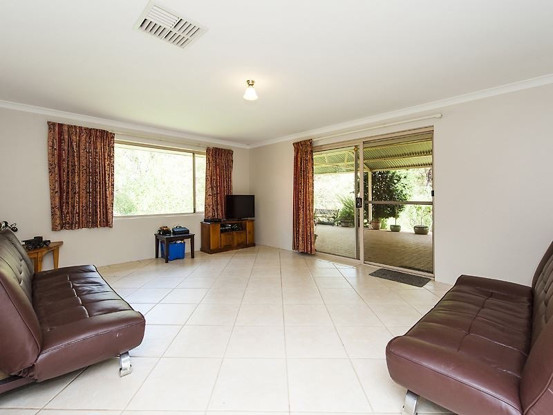 6 Russell Drive, Waroona WA 6215