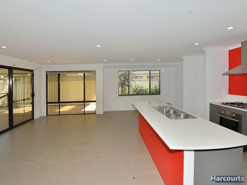 17 Highcliffe Circle, Lakelands WA 6180