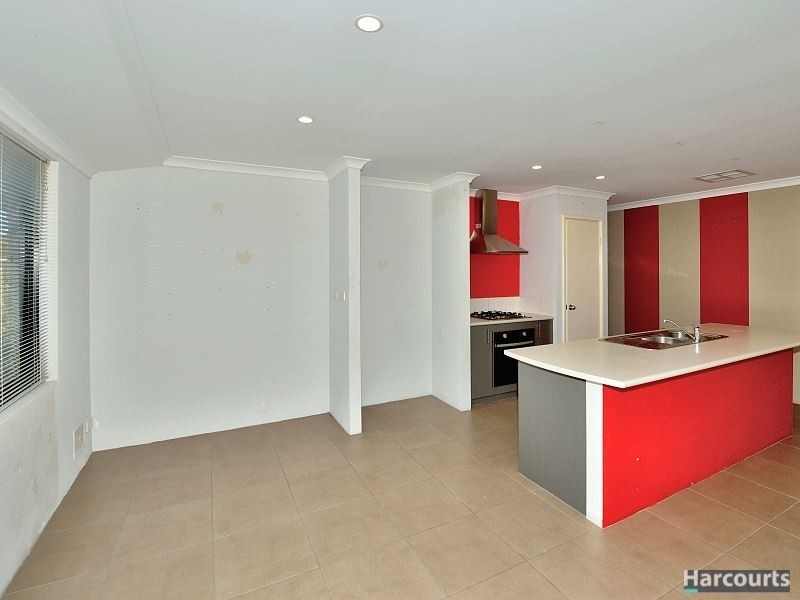 17 Highcliffe Circle, Lakelands WA 6180