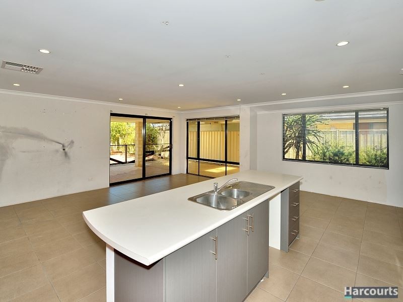 17 Highcliffe Circle, Lakelands WA 6180