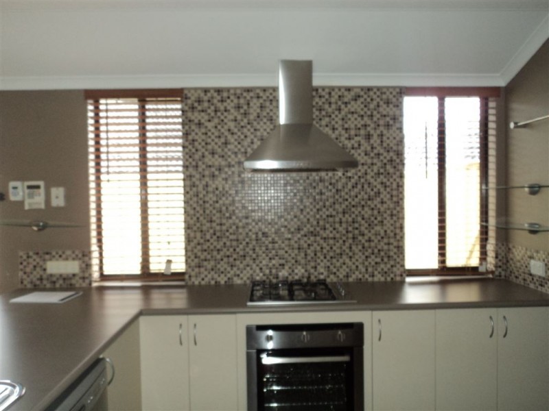 000 Chalice Rise, Lakelands WA 6180