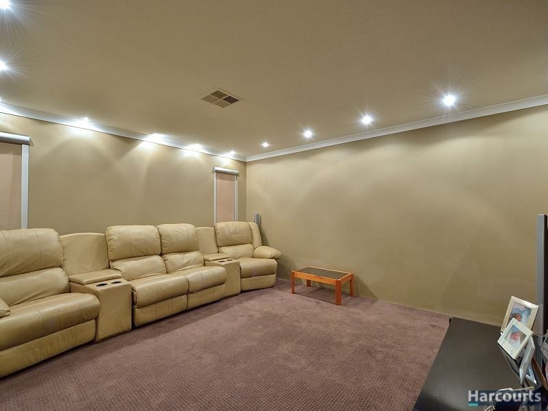 6 Alba Pass, Halls Head WA 6210