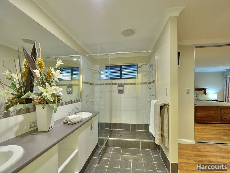 6 Alba Pass, Halls Head WA 6210