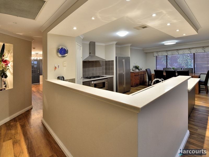 6 Alba Pass, Halls Head WA 6210