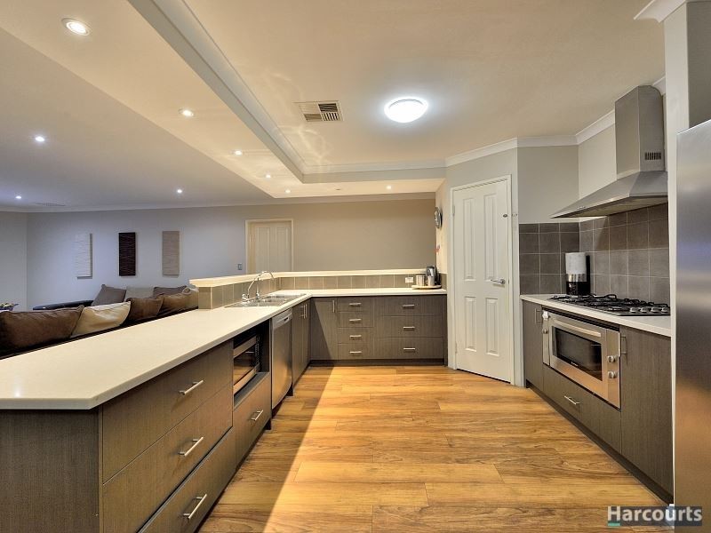 6 Alba Pass, Halls Head WA 6210