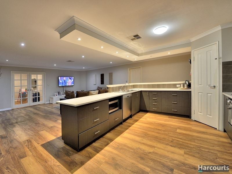 6 Alba Pass, Halls Head WA 6210