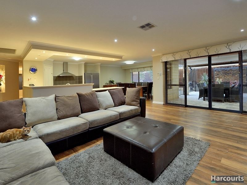 6 Alba Pass, Halls Head WA 6210