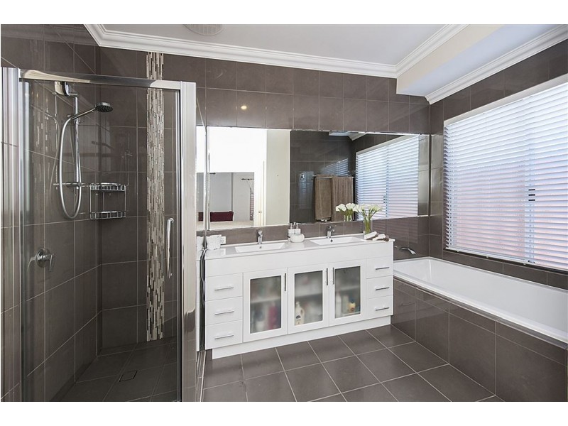 56 Quandong Parkway, Halls Head WA 6210