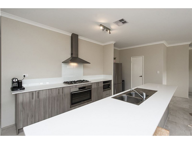 14 Breynia Link, Halls Head WA 6210