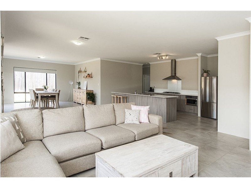 14 Breynia Link, Halls Head WA 6210