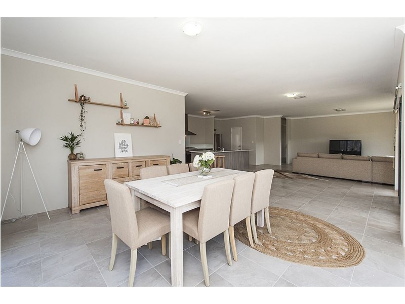 14 Breynia Link, Halls Head WA 6210