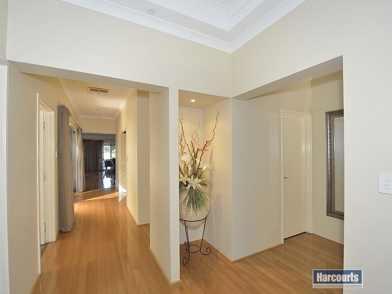 20 Ragamuffin Point, Halls Head WA 6210