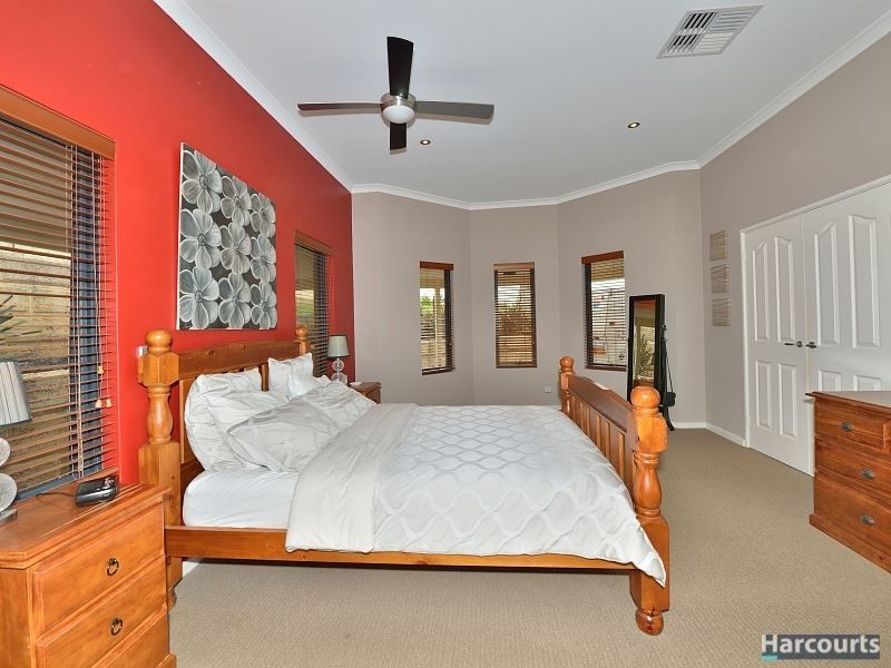 4 Gillen Chase, Lakelands WA 6180