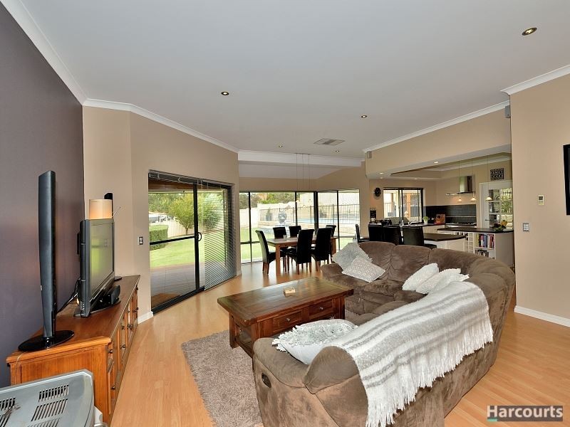 4 Gillen Chase, Lakelands WA 6180