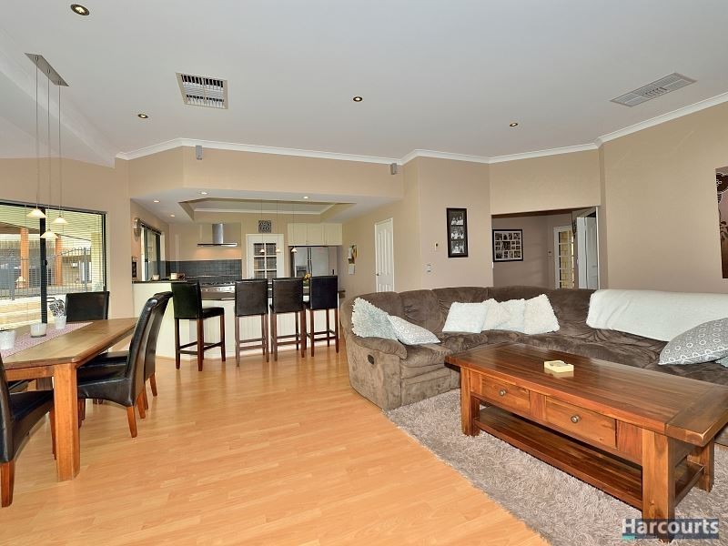 4 Gillen Chase, Lakelands WA 6180