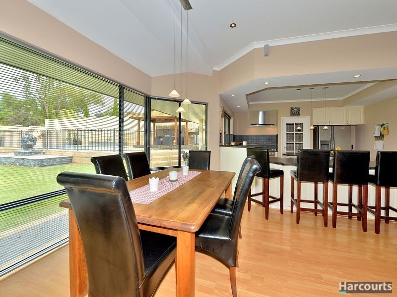 4 Gillen Chase, Lakelands WA 6180