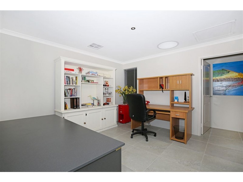 9 Arcadia Close, Dudley Park WA 6210