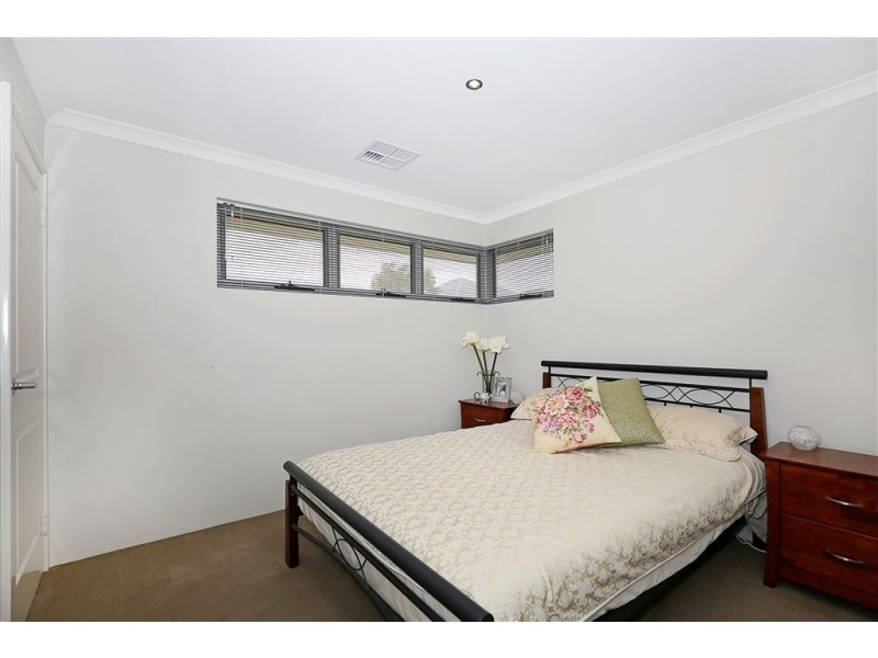 9 Arcadia Close, Dudley Park WA 6210