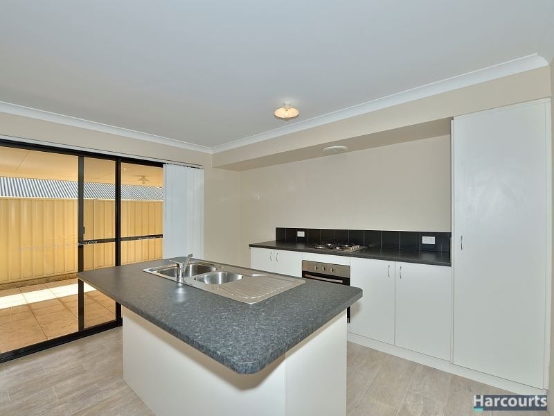 43 Highcliffe Circle, Lakelands WA 6180