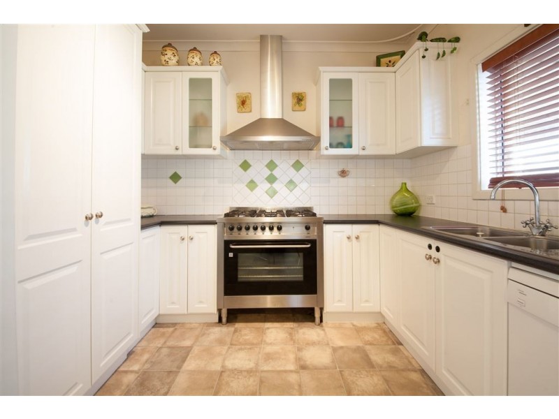 2 Eastcott Street, Waroona WA 6215