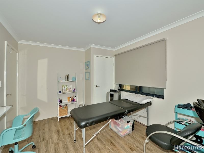 10 Badgerup Avenue, Lakelands WA 6180