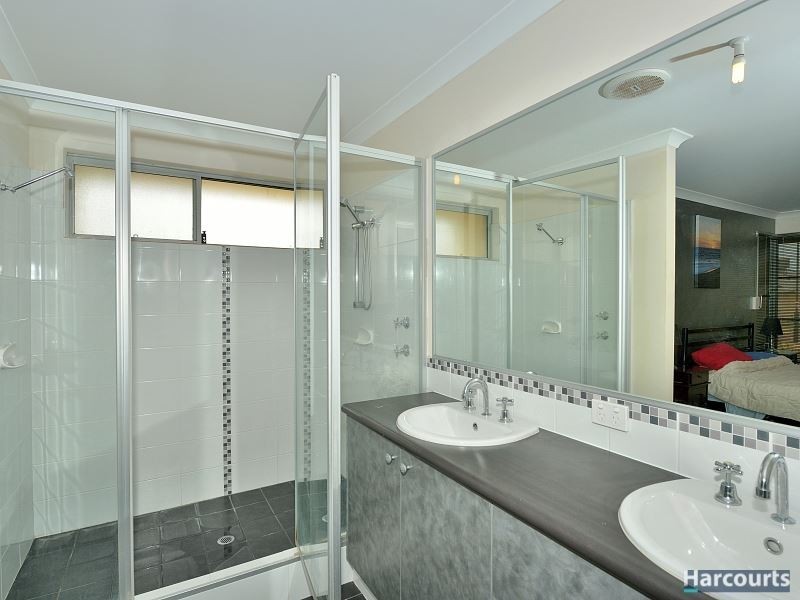 8 Pelora View, Lakelands WA 6180