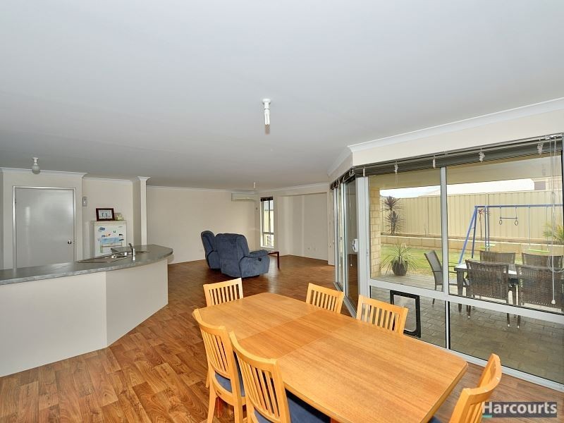 8 Pelora View, Lakelands WA 6180