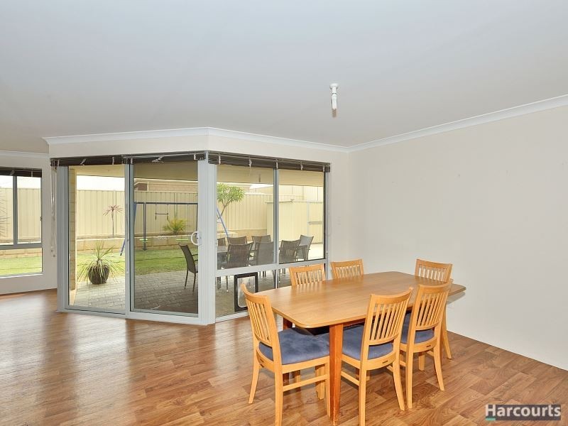 8 Pelora View, Lakelands WA 6180