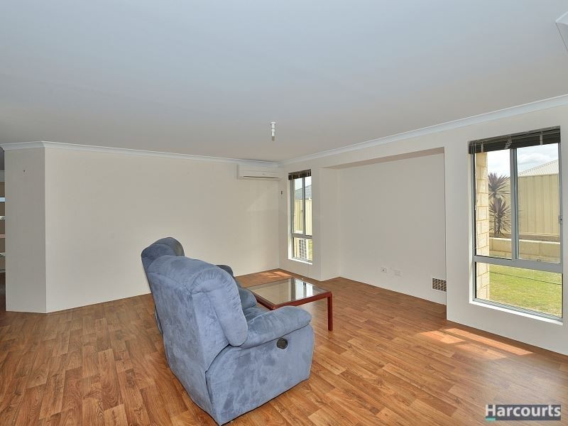 8 Pelora View, Lakelands WA 6180