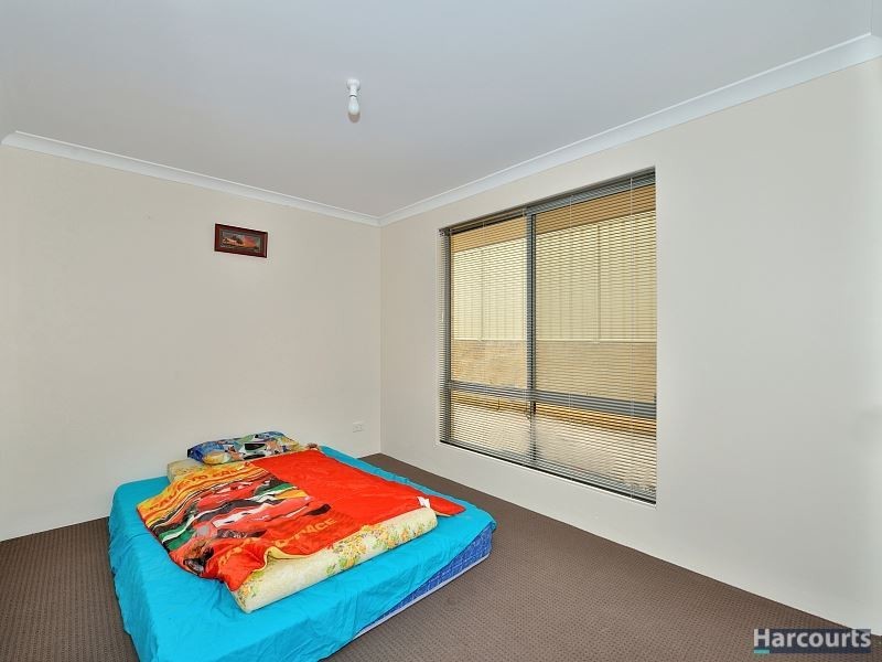 8 Pelora View, Lakelands WA 6180