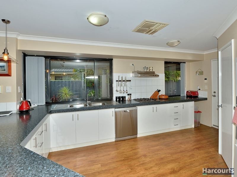 4 Keppel Mews, Halls Head WA 6210