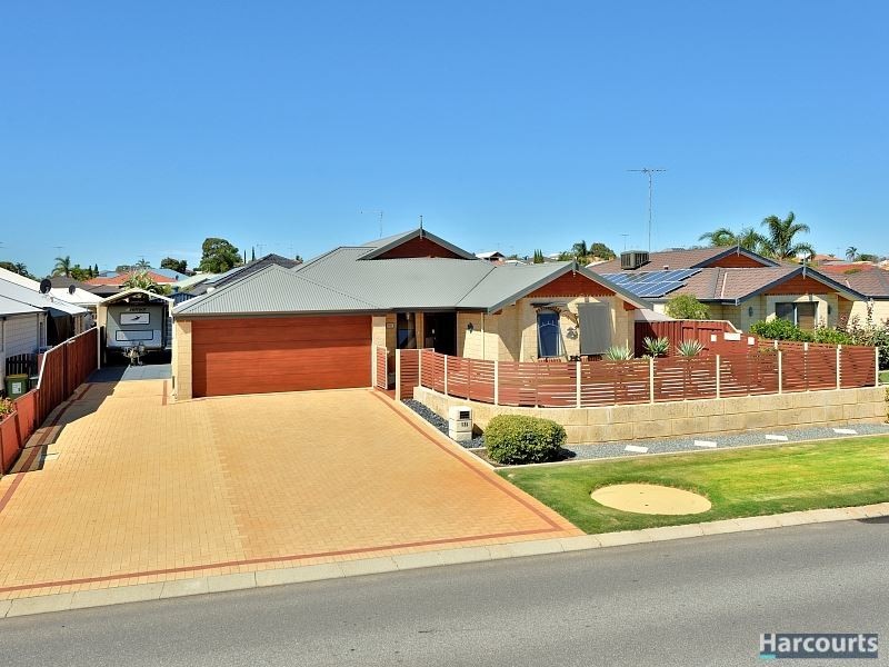 131 Peelwood Parade, Halls Head WA 6210