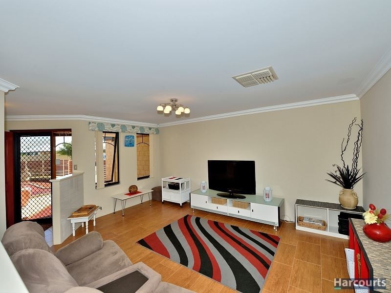 131 Peelwood Parade, Halls Head WA 6210