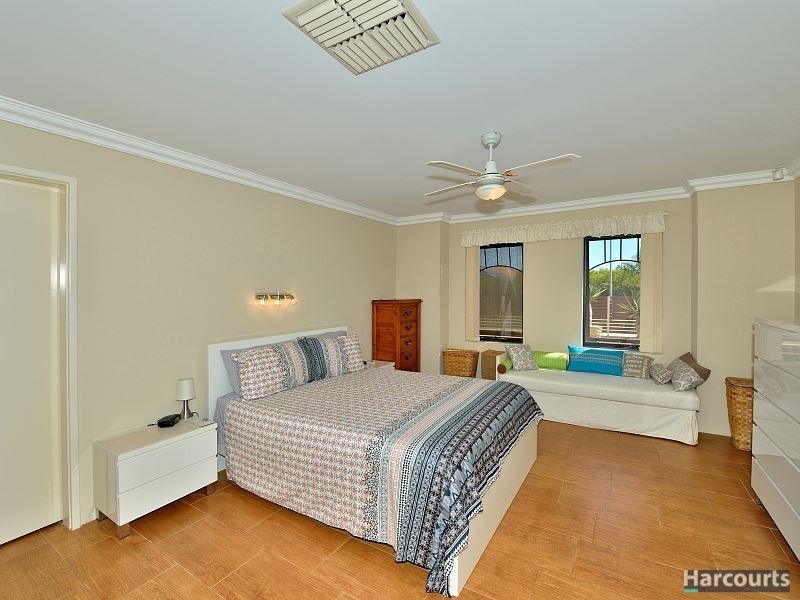 131 Peelwood Parade, Halls Head WA 6210