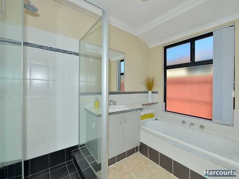 131 Peelwood Parade, Halls Head WA 6210