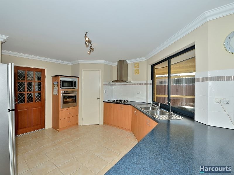 131 Peelwood Parade, Halls Head WA 6210