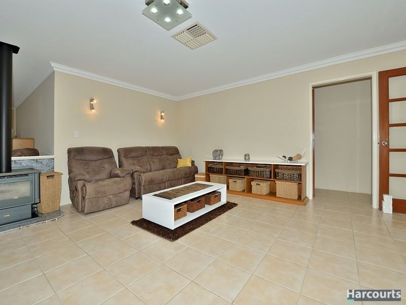 131 Peelwood Parade, Halls Head WA 6210