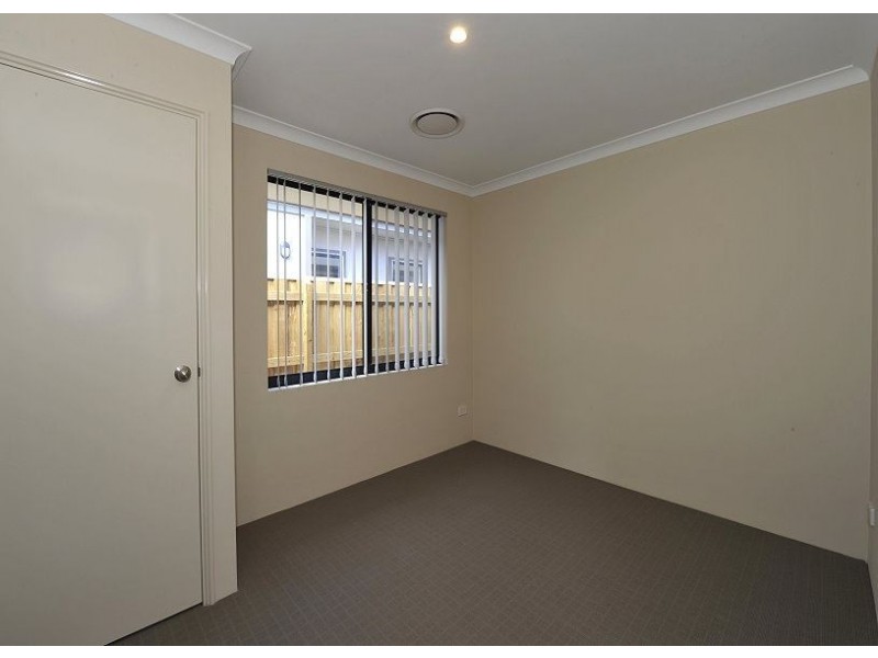 45 Marsdenia Road, Halls Head WA 6210