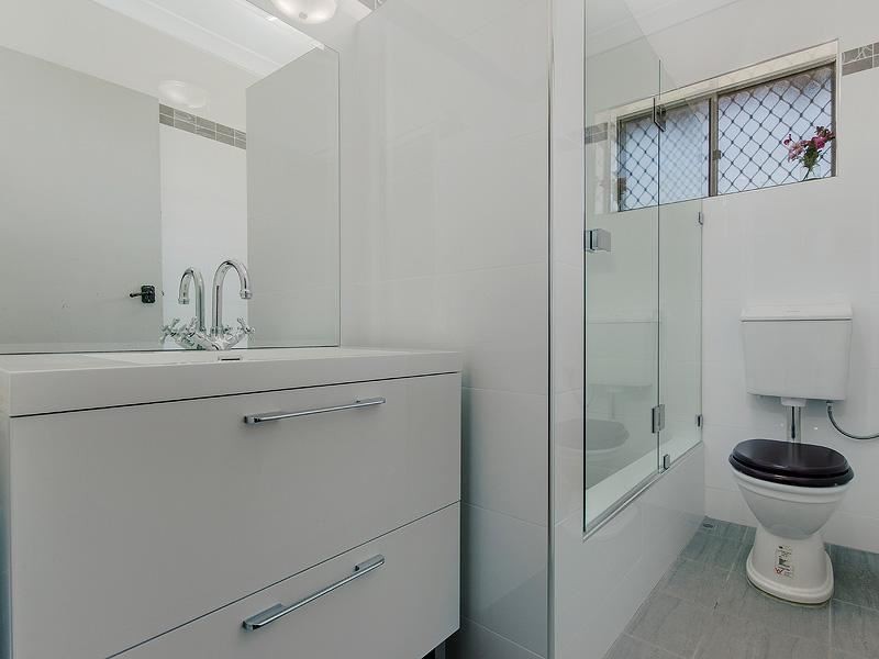 12 Sievewright Street, Silver Sands WA 6210