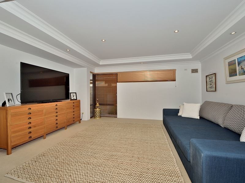 8 Sanddune Way, Wannanup WA 6210