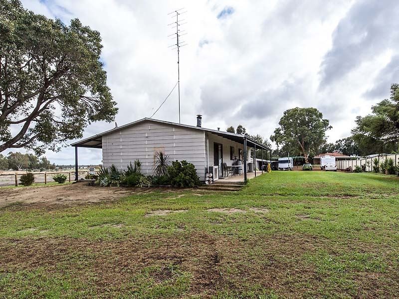 38 Dallas Street, Waroona WA 6215