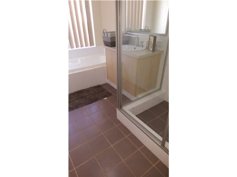 8 Lismore Ridge, Lakelands WA 6180